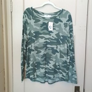 BNWT Ricki's Size XL Long Sleeve Camo Print Top With Backside Button Acc…